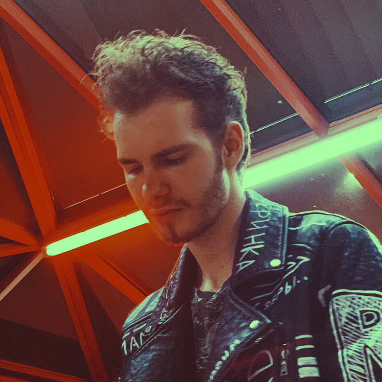 Роман Волознев